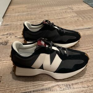 New balance 327 moonbeam black and grey 7.5 us wm